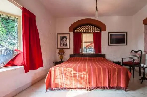 Retreat on Cloud 9 by Vista Rooms