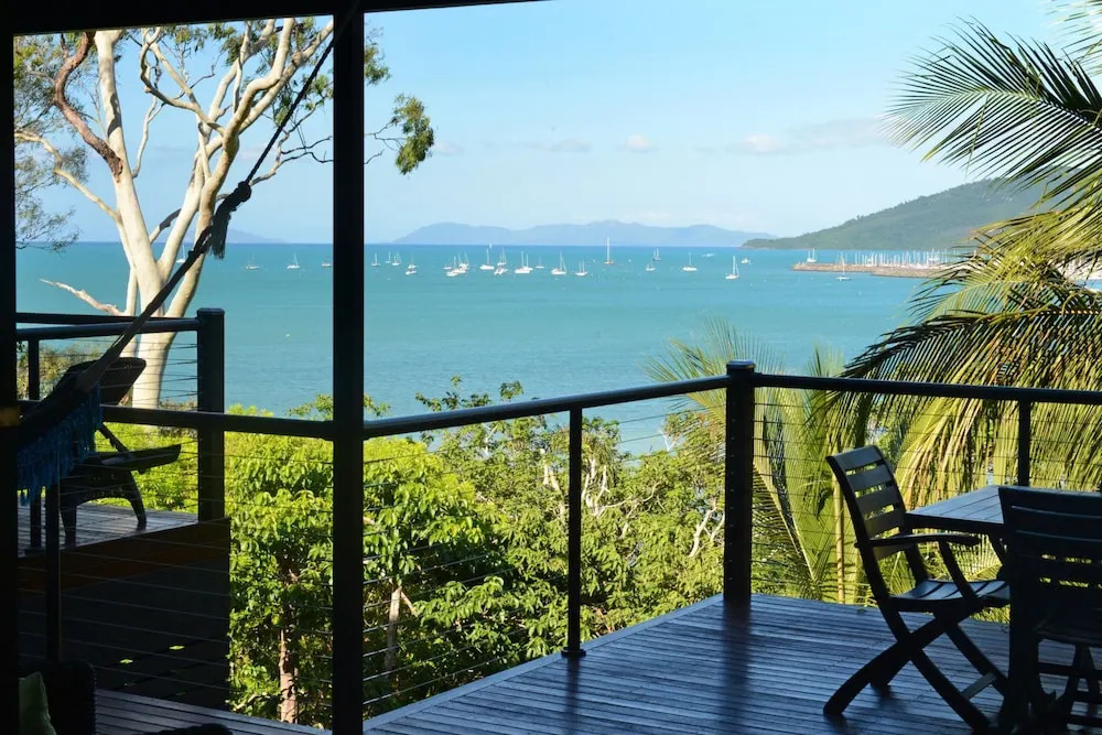 Crusoe's Beach House Ocean Views