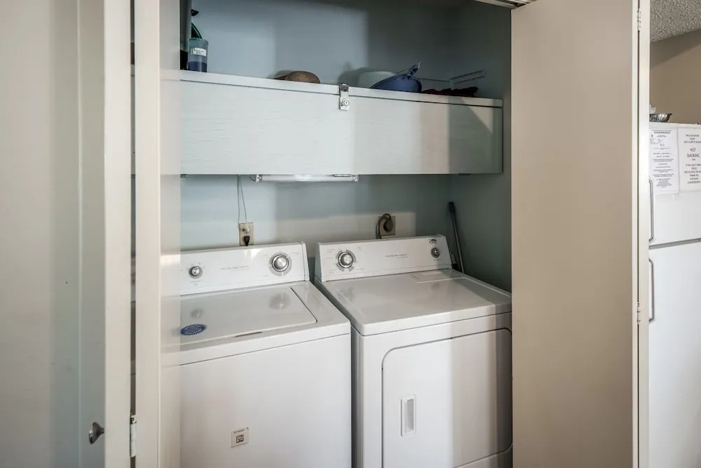 Kizzy's Kove - Two Bedroom Cabin