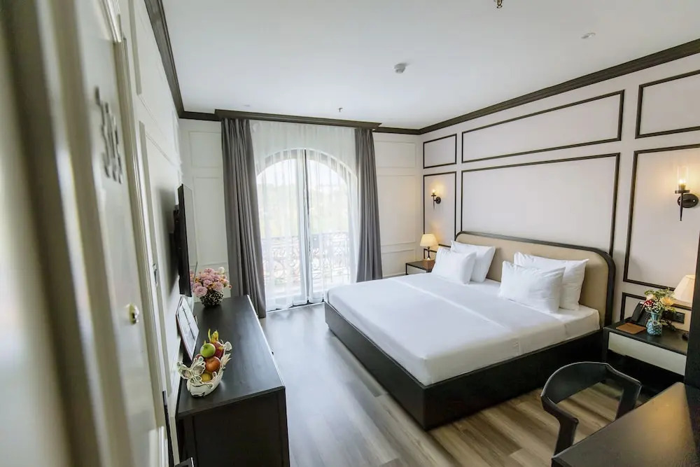 Robin Hotel