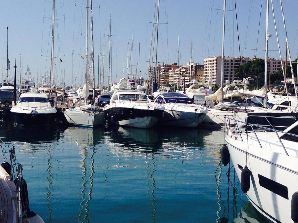 Yacht Hotels