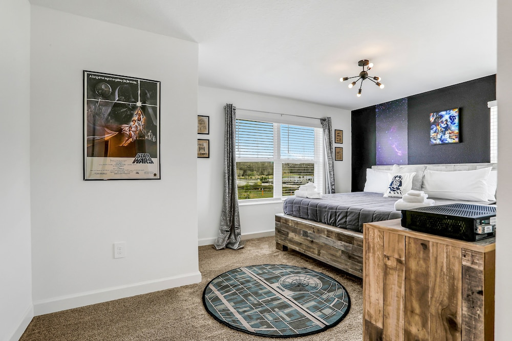 Updated Townhome With an Enclosed Pool, Five Bedrooms, W/D - Close to Everything