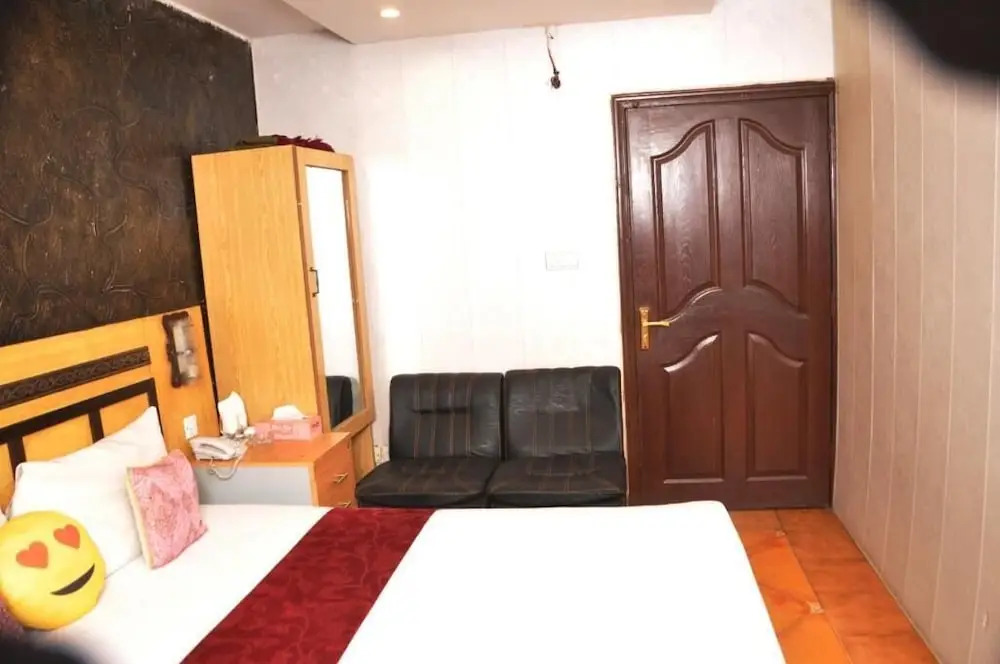 Hotel Royal Suites