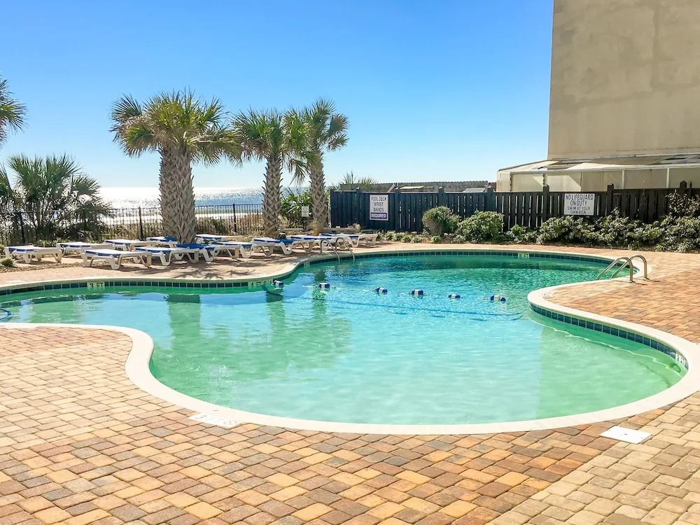 New Listing! Oceanfront Condo W/ Pools & Hot Tubs Condo