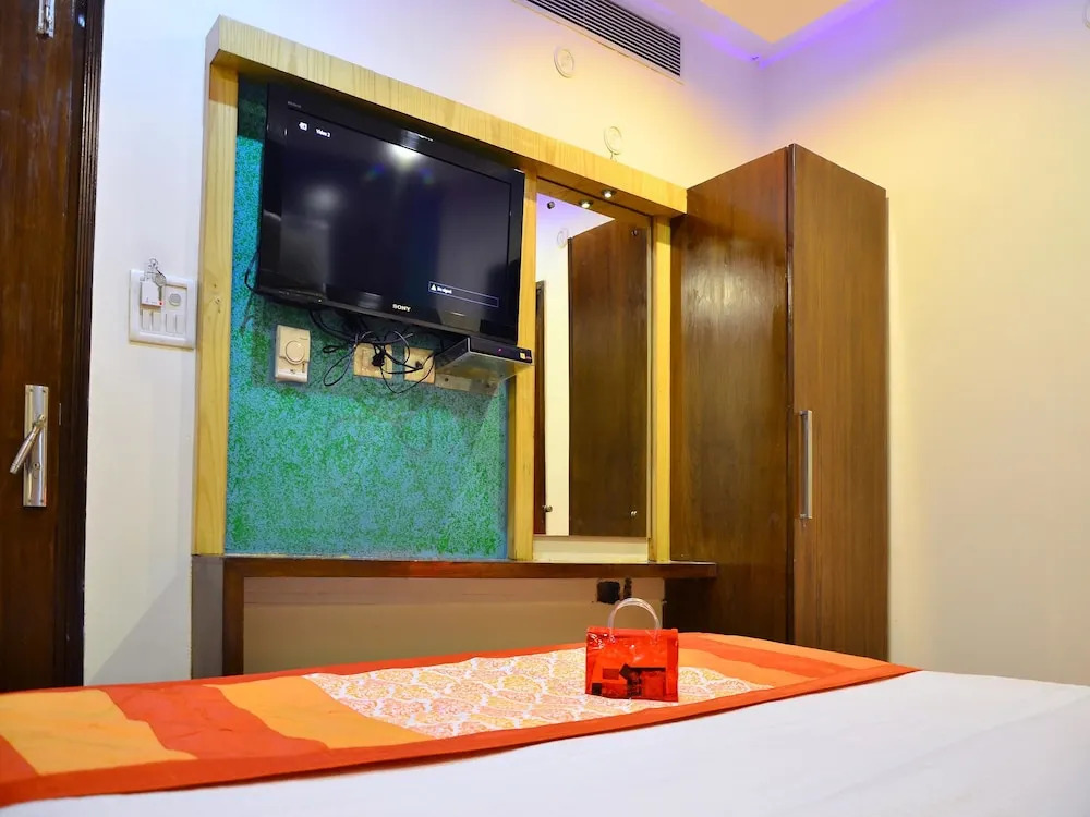 Oyo Capital O 11357 Hotel benz international