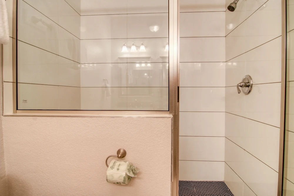 Heaven on Eleven MC8 3 Bedrooms 2.5 Bathrooms Condo