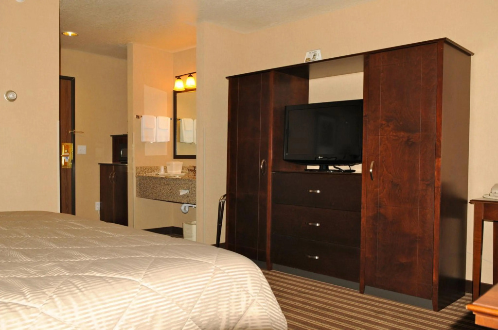Yellowstone West Gate Hotel