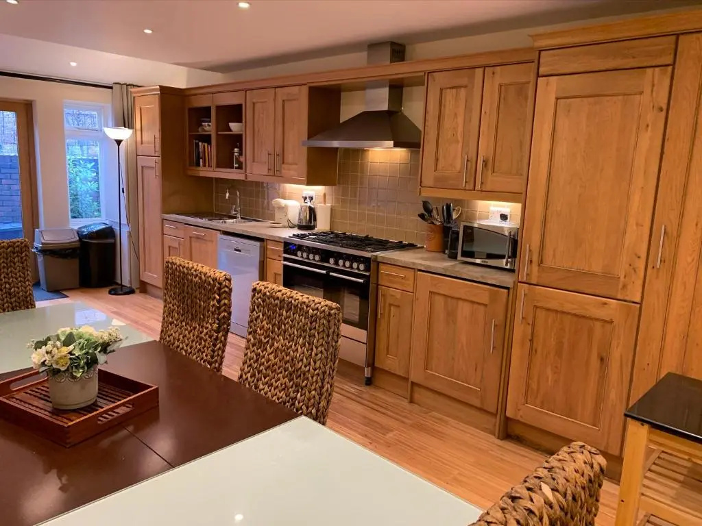 Notting Hill Townhouse 3BR all with ensuite bathrooms & garden and roof terrace