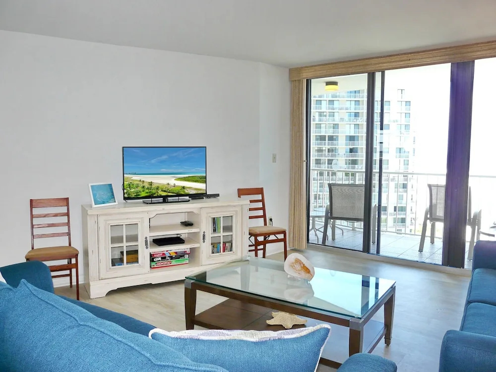 Beachfront Condo With Pool and Balcony Facing Beach