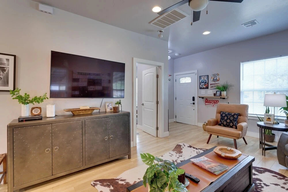 Large Family Compound! Walk to Norman Hot Spots
