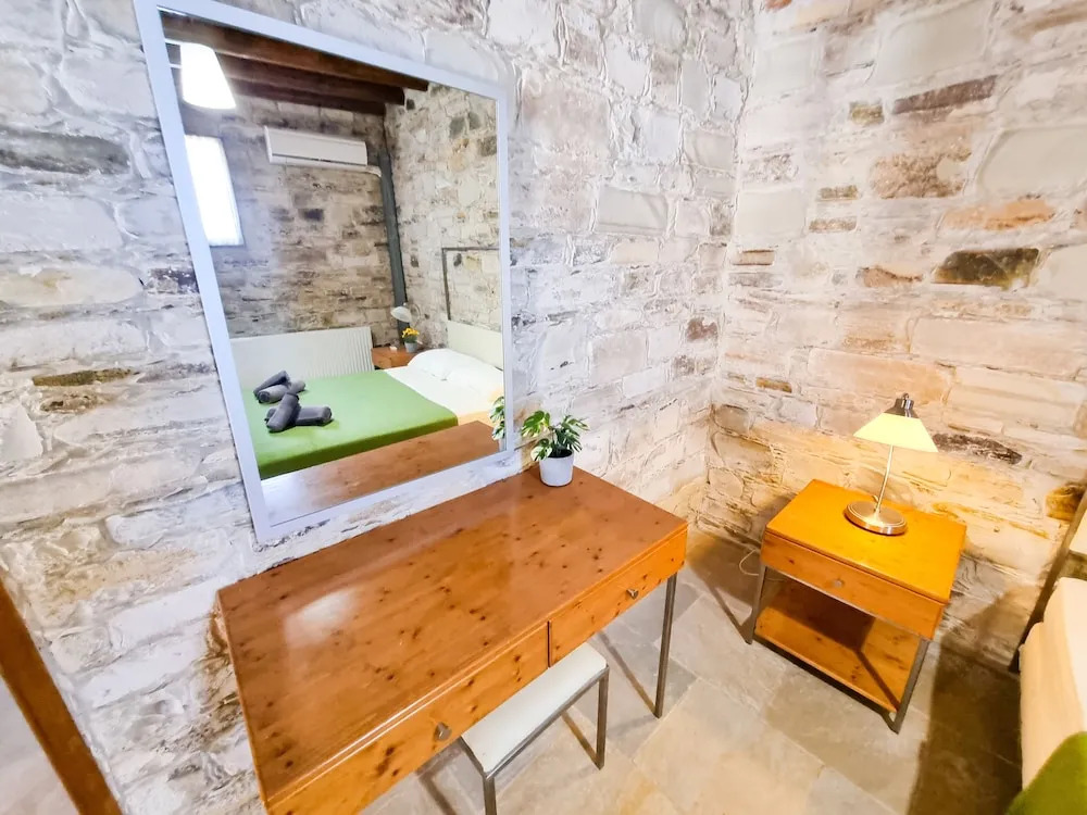 Skarinou's Landhouse Poolside Apartment