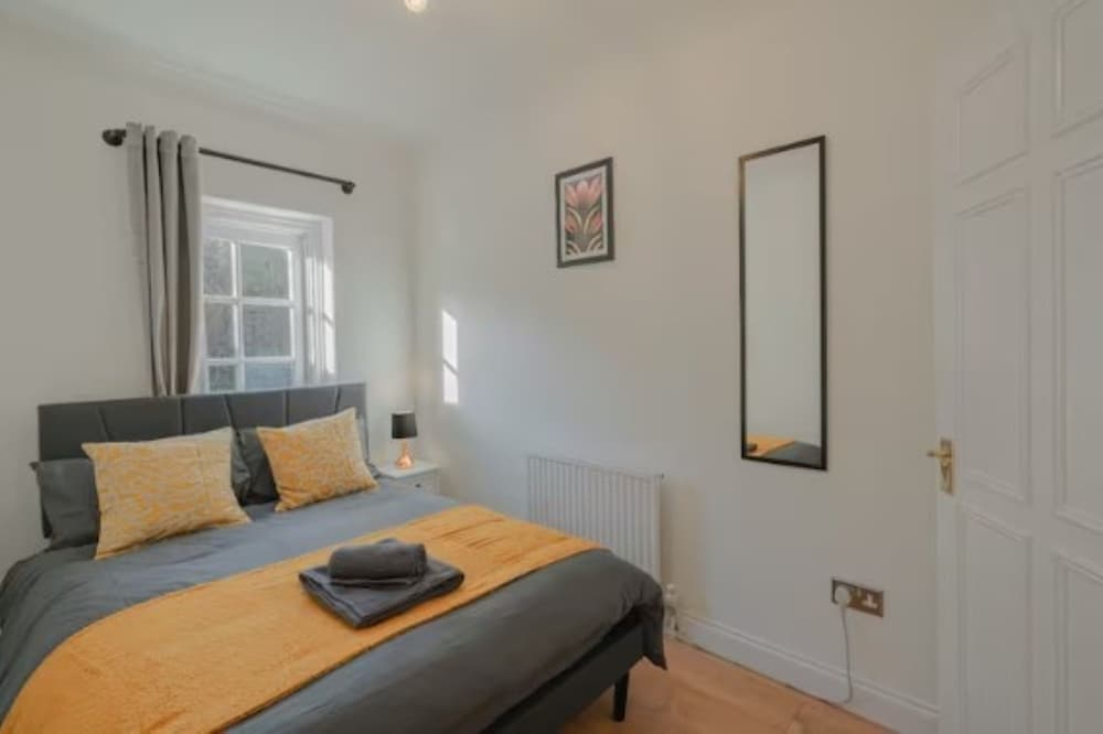 3BR Putney Home London Sleeps 8 Winter Deal