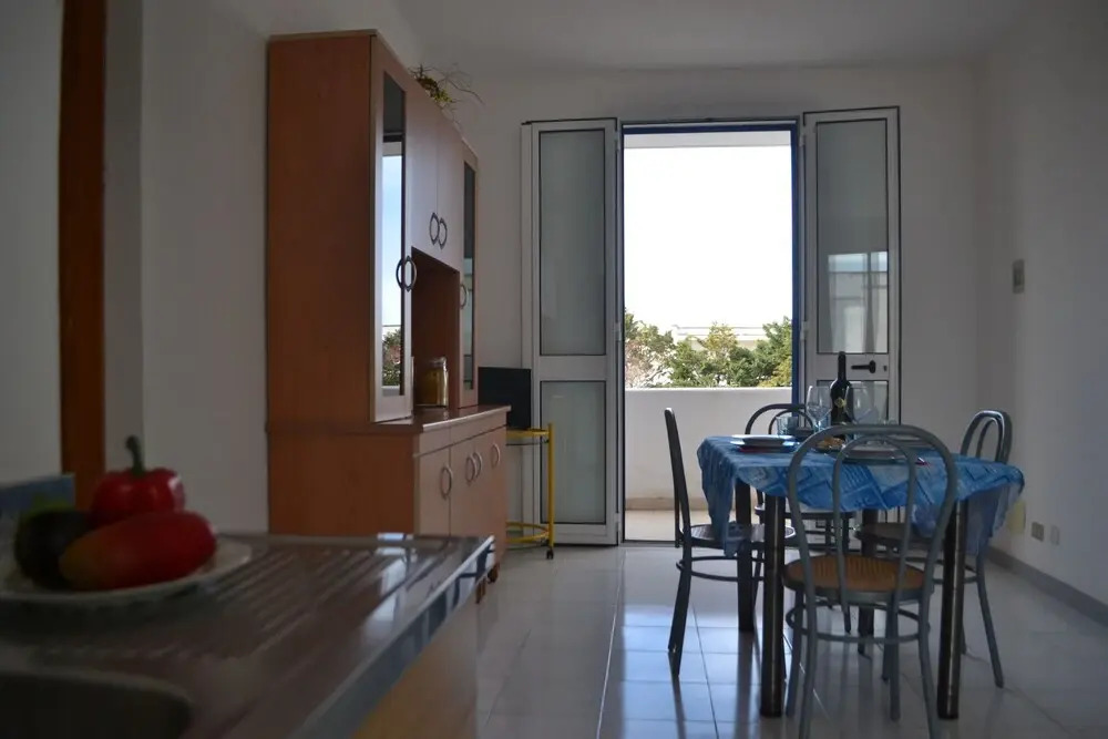 Cosy Apartment Near The Beach With Balcony Pets Allowed Parking Available