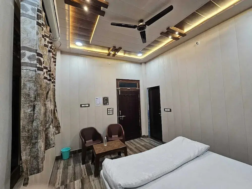 Vinayak Guest House