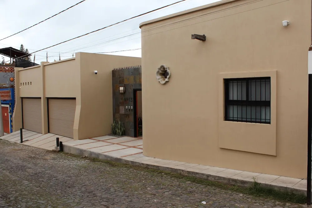 1 Bedroom Guest House - Walk To Everything -patio -gym -pickleball Court - Bikes
