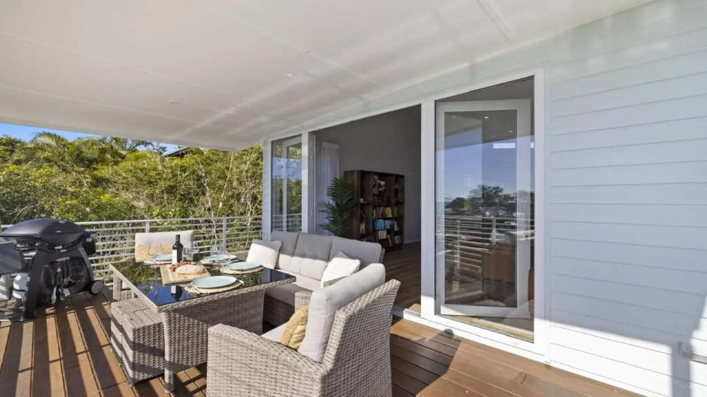 Tea Trees - Modern Townhouse, Village and Beach