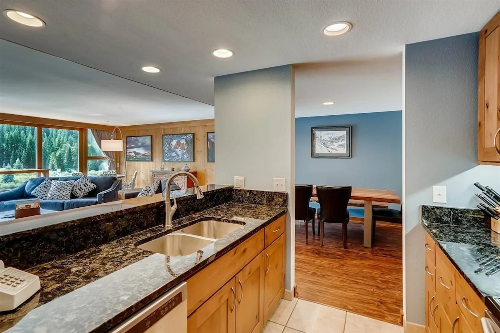 Lakeside Village 4 Bedroom Condo