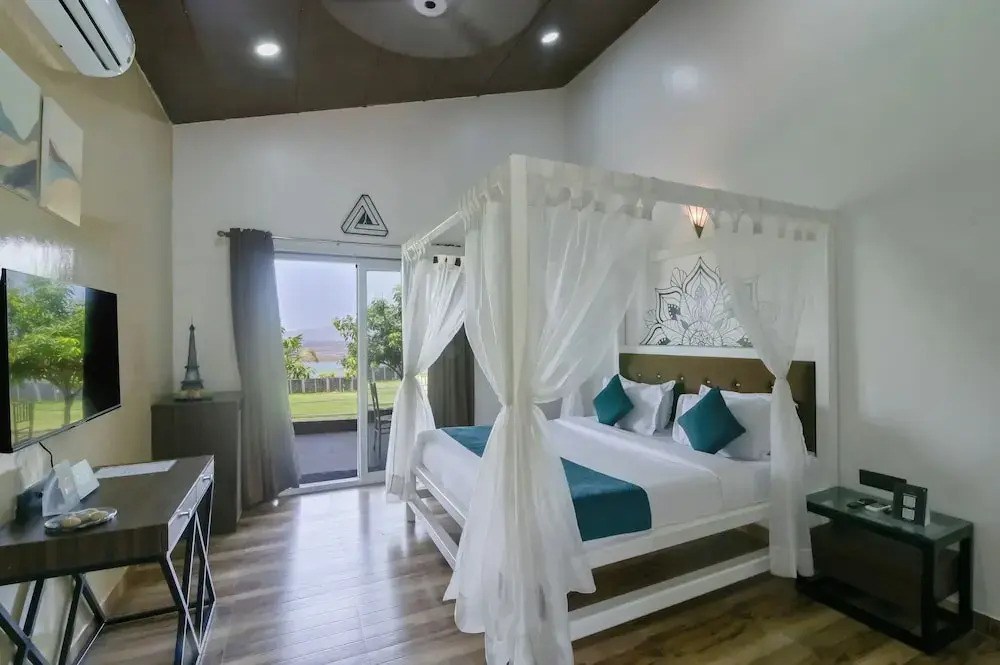 Elegant Waterfront Resort