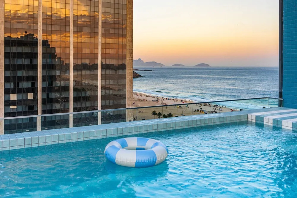 Refuge a few Steps From Copacabana Beach Q10 PCD
