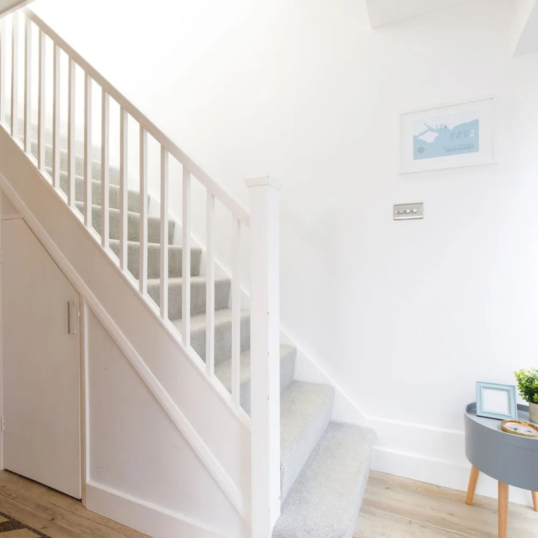 Coastal Retreat for 6 Close to Beaches