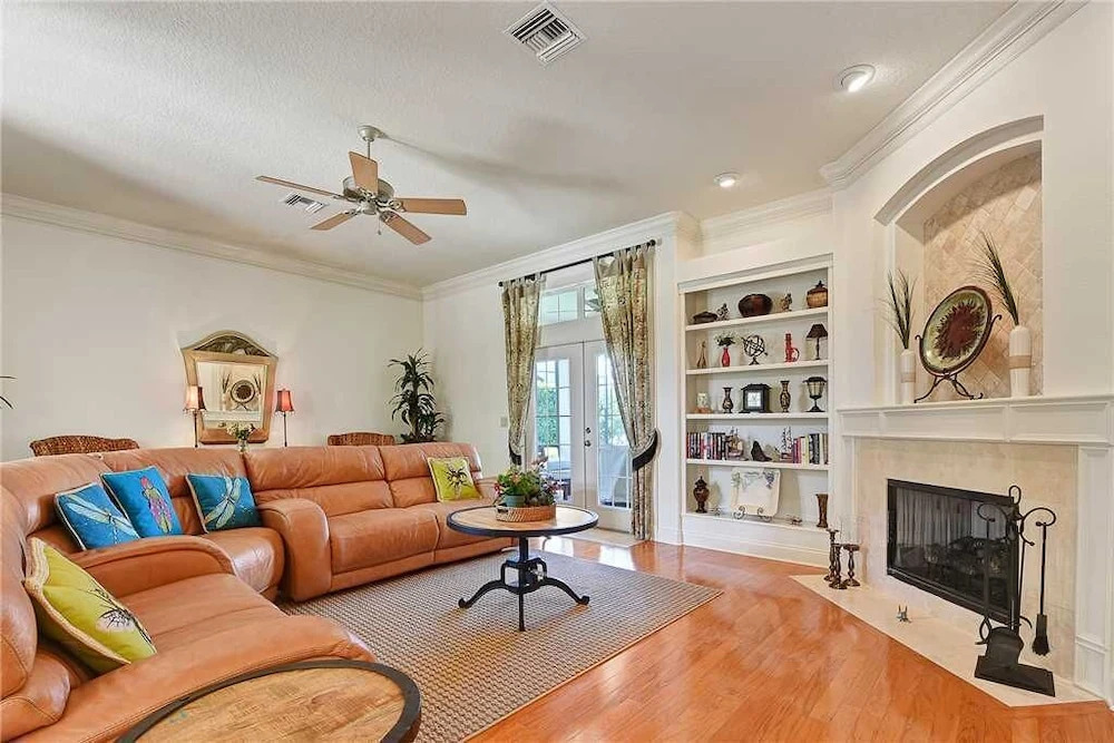 Royal Swan - Three Bedroom Home