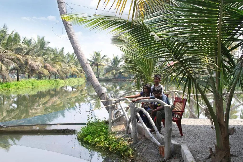 Munroe Island Lake Resorts