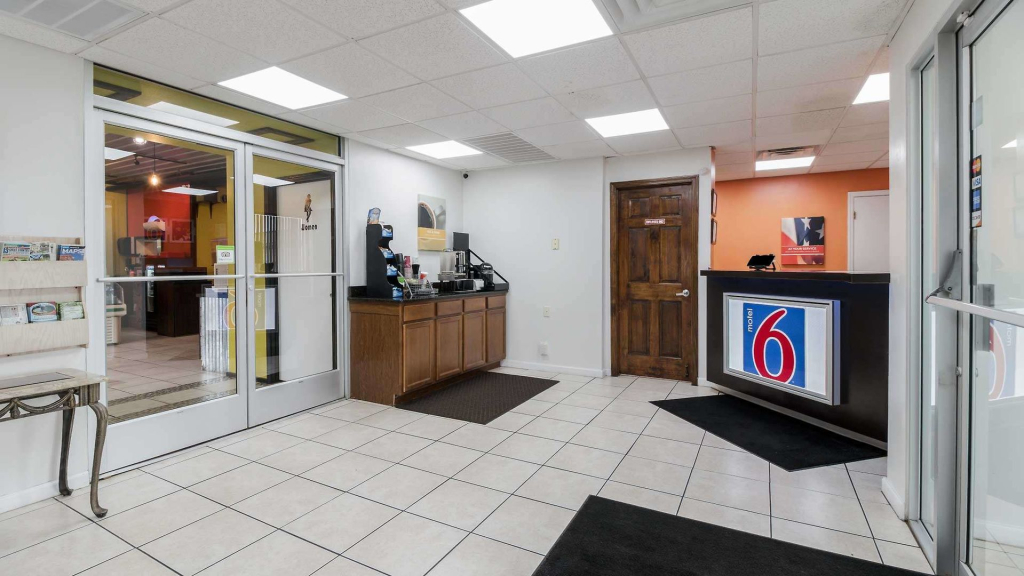 Motel 6 Pulaski, TN