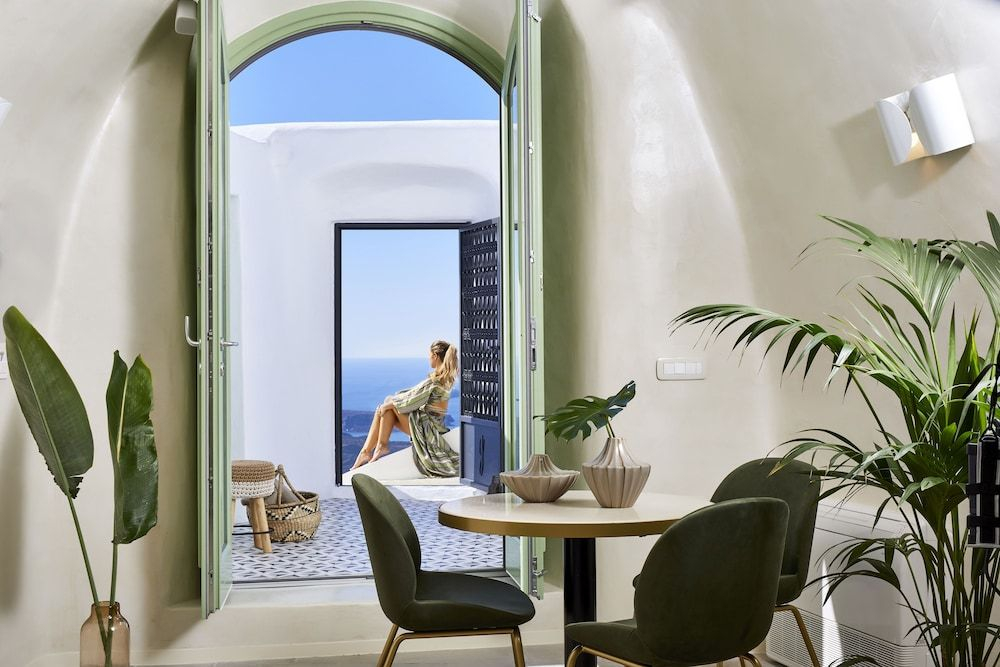 Gitsa Cliff Luxury Villa
