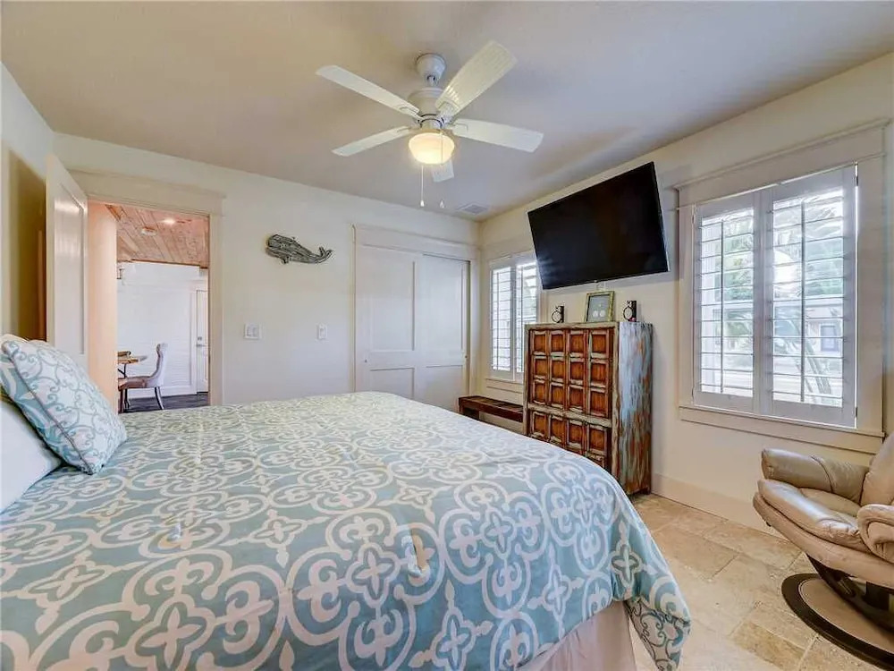Sea Spray Beach House, 5 Bedrooms, Private Pool, Sleeps 17