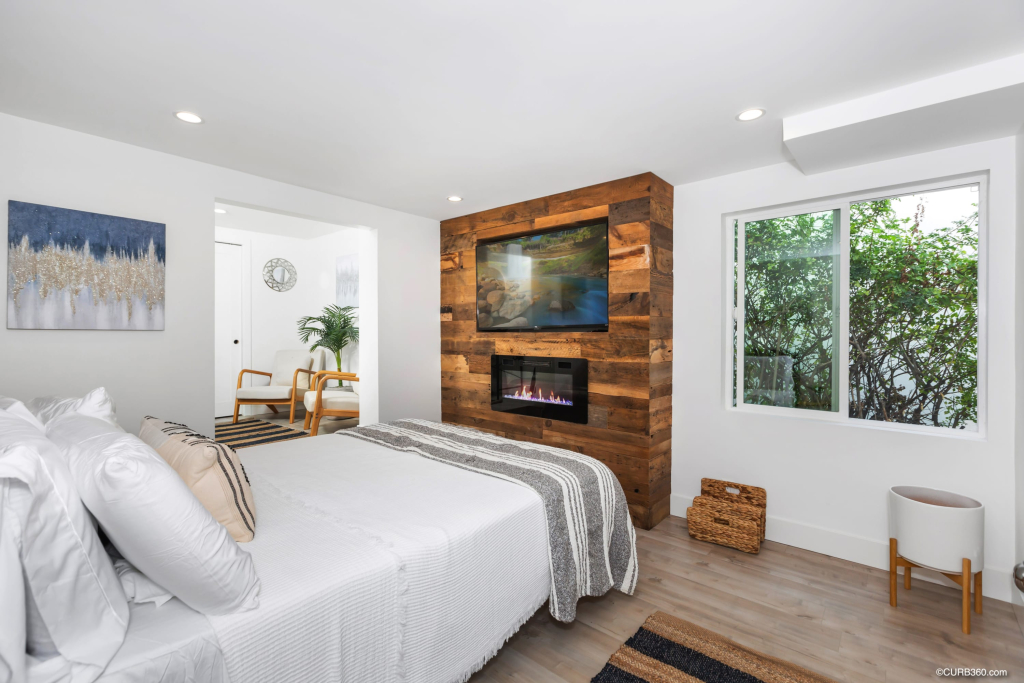 The California III - Stunning Mission Hills Duplex