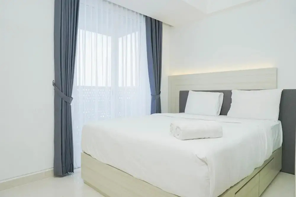 Relax and Comfy with Pool View @ Studio West Vista Apartment
