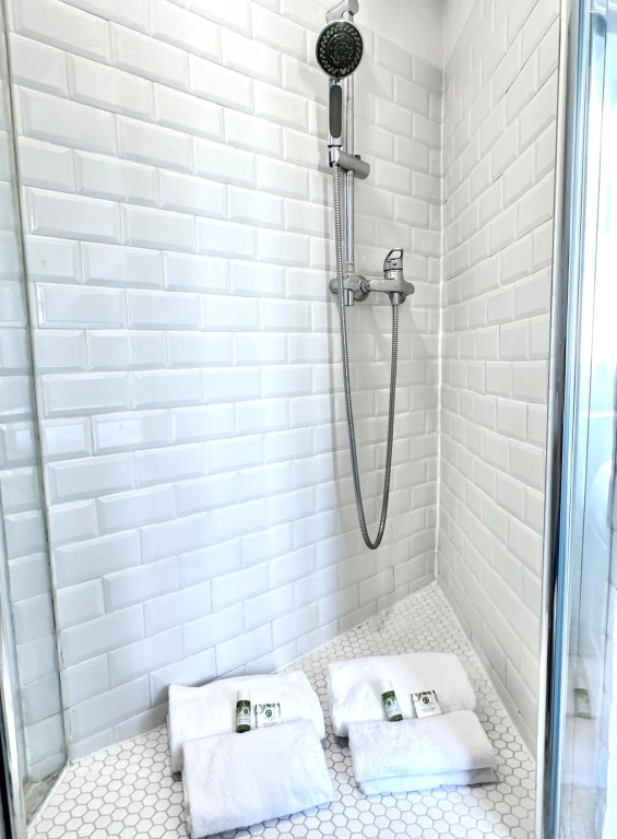1612 B - Best deal in Pigalle