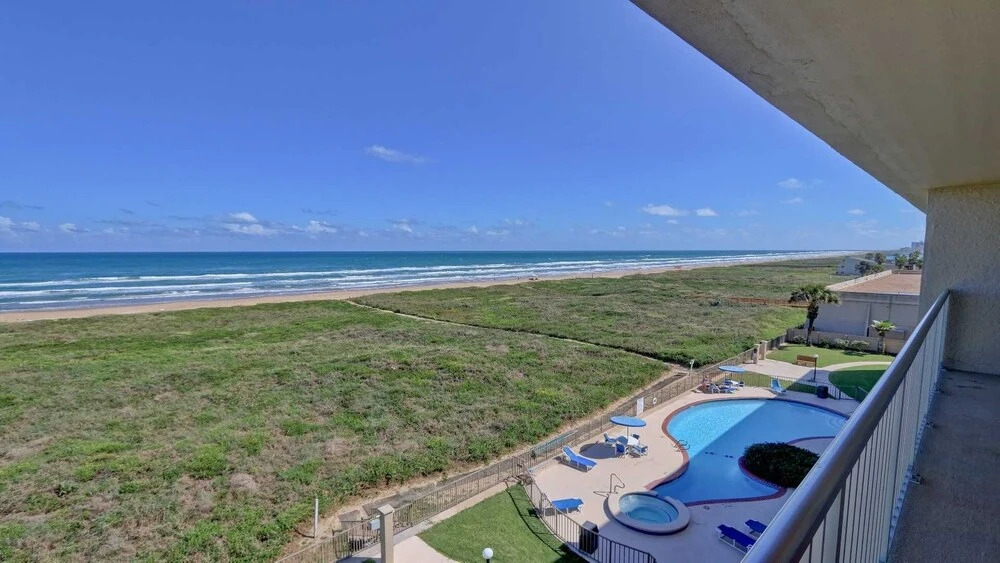 Edgewater 507 Minium 3 Bedroom Condo by RedAwning