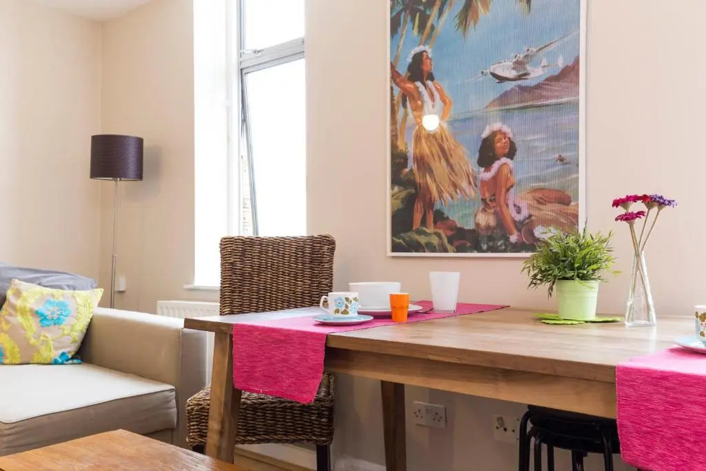 Modernised Apartments 1 and 2 Bedrooms Option Terrace and Balcony High Street