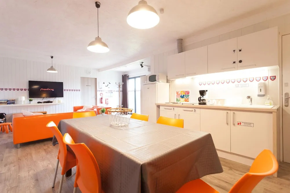 APPARTHÔTEL Les Prés Blondeau, 1 à 10 personnes, 3 chambres, Terrasse, Parking privé, Wifi, Arrivée autonome 24-7