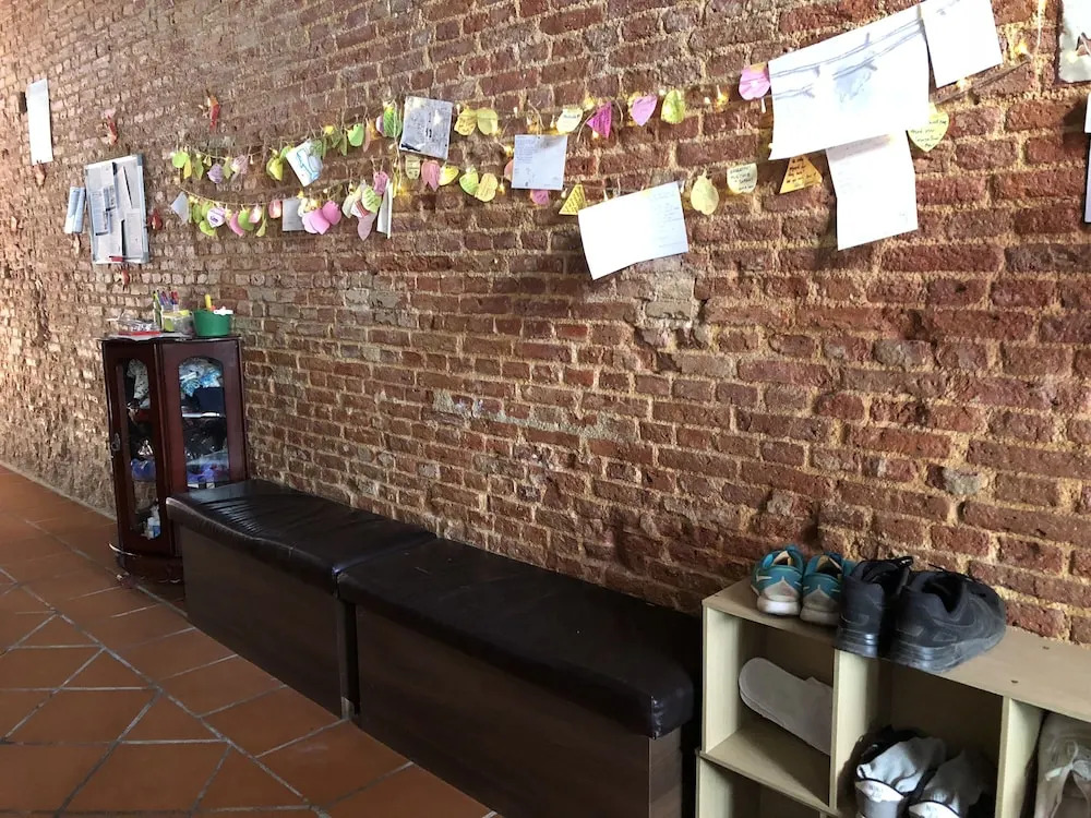 Chateau One - Hostel