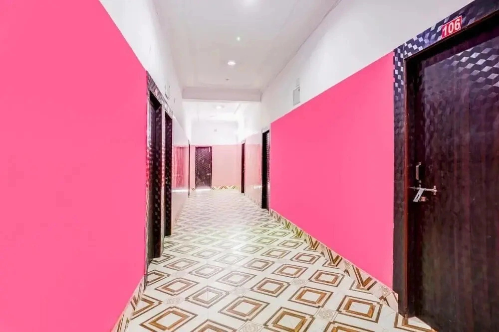 Hotel Om Palace & Banquet Hall