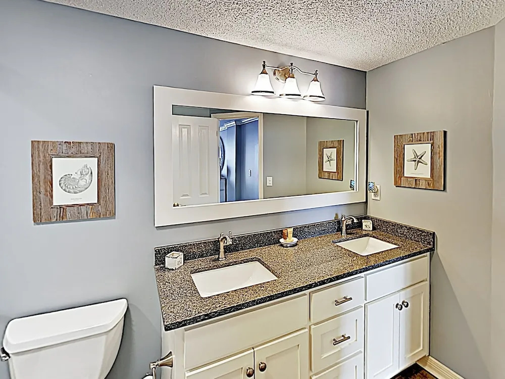 New Listing! Beachfront Corner-unit W/ Pools 3 Bedroom Condo