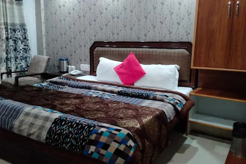 Collection O 28628 Hotel Himgiri Residency