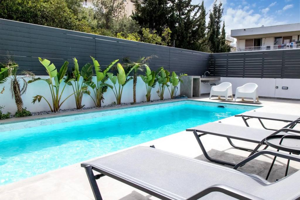 Stylish Voula Apartment with pool close to Kavouri Beach