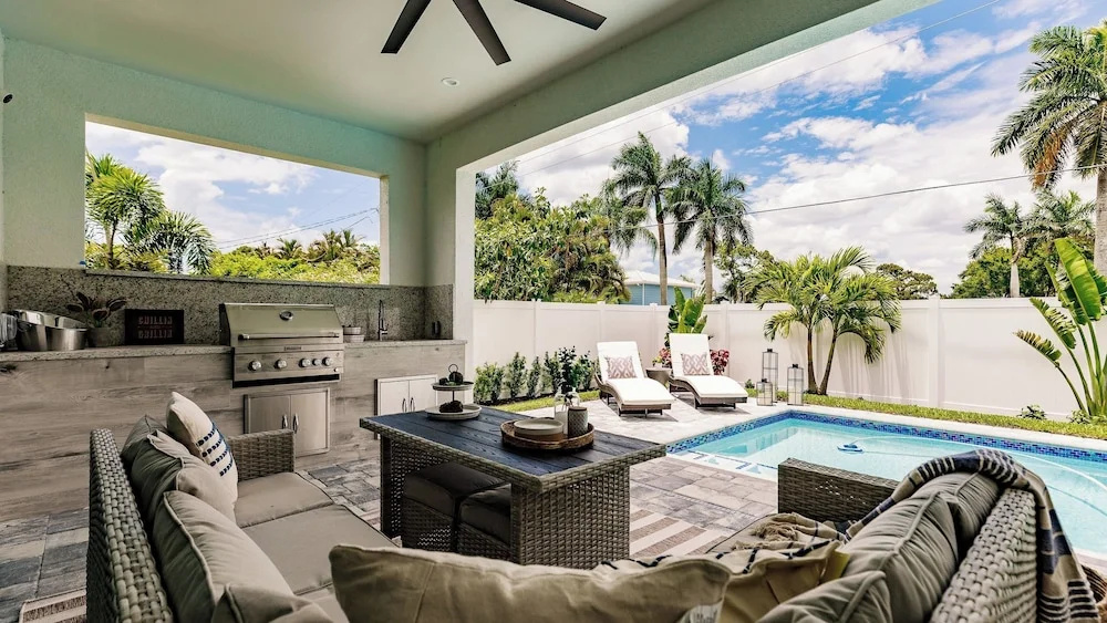 Coastal Sol by Avantstay Naples Park Retreat Pool + Outdoor Kitchen + Near Vanderbilt Beach