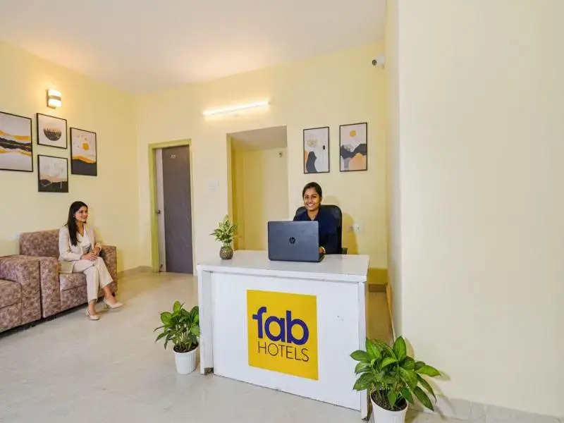 FabHotel RK Suites - Nr US Consulate, Financial District