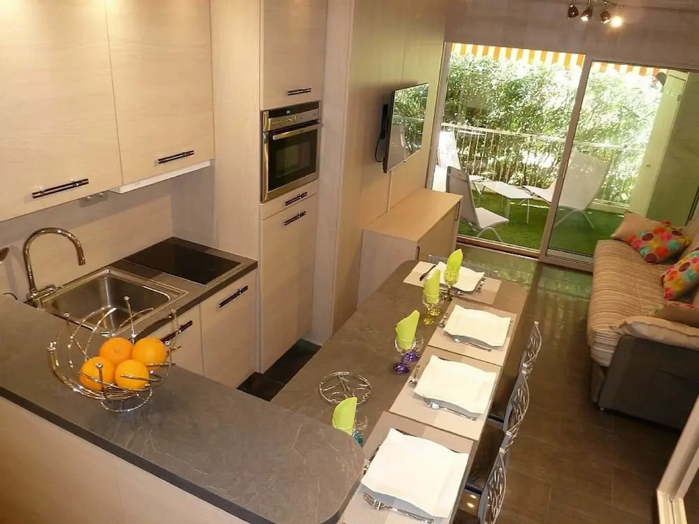One Bedroom Carlton