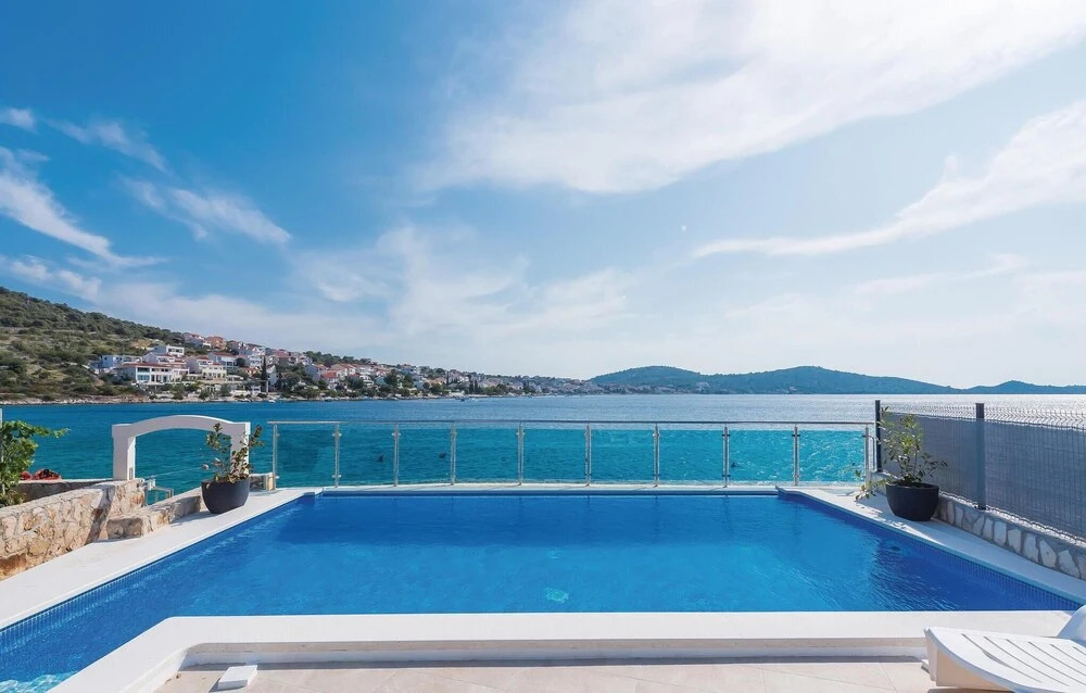 Beach Front Home In Kalebova Luka