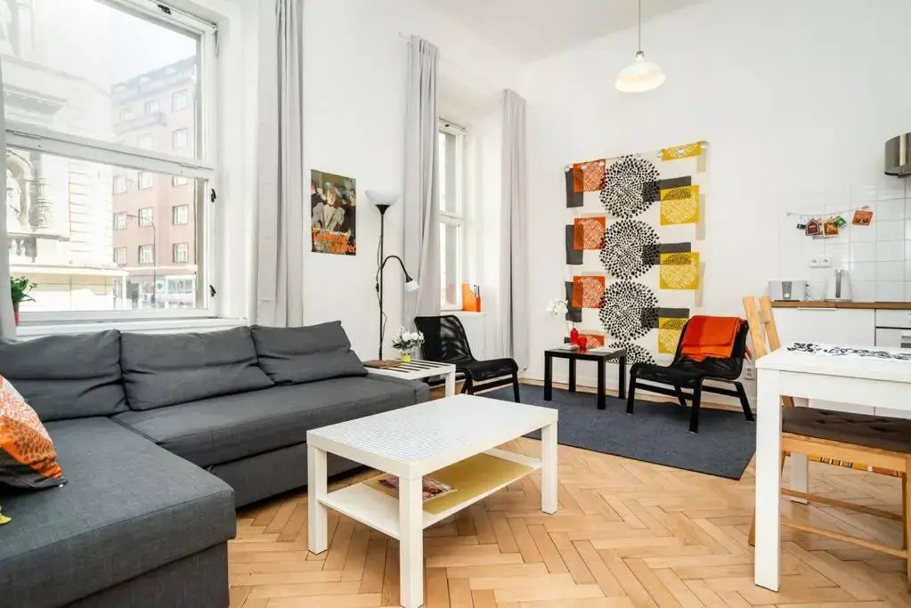 Bright, Spacious Apartment in the Historic Centre
