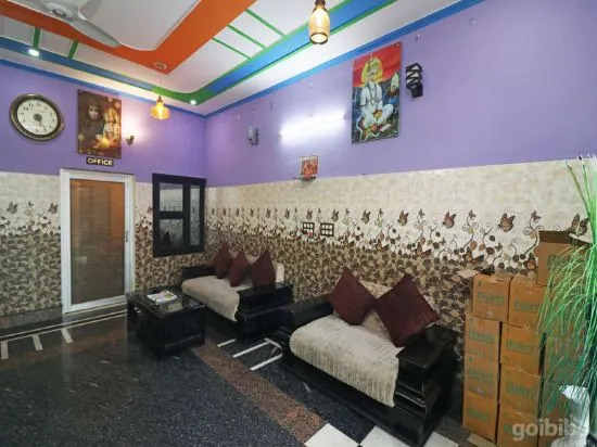 OYO 27763 Tr Hotel