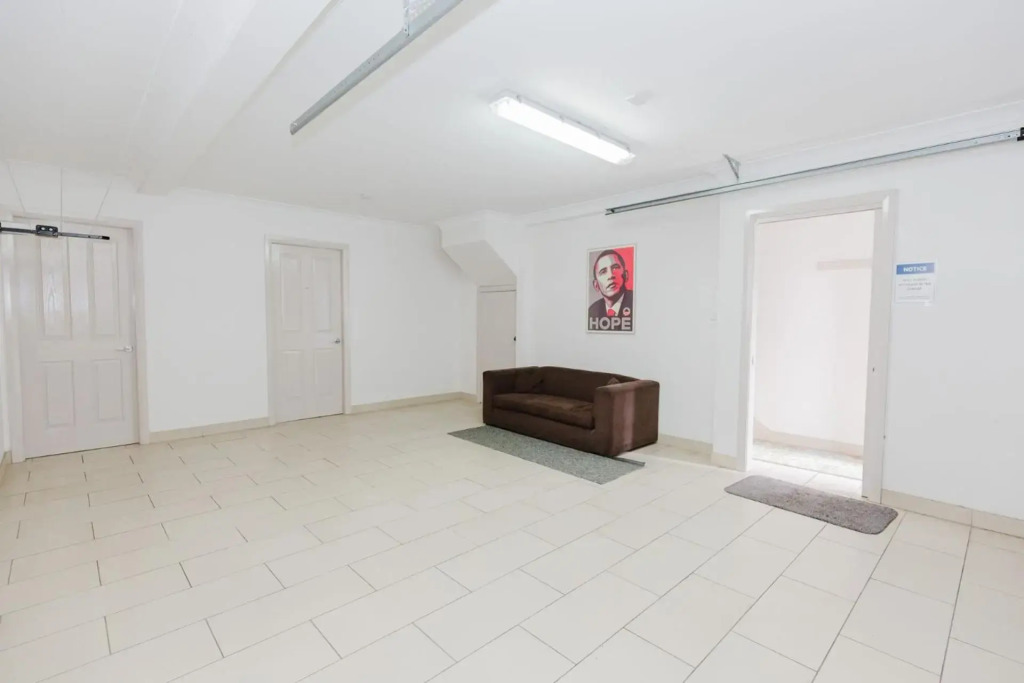 Pentagon 2 65 Gippsland Street