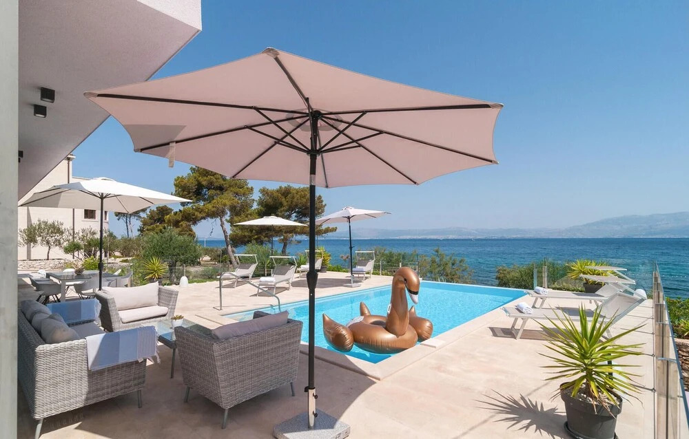 Stunning Home in Sutivan With Wifi, Outdoor Swimming Pool and Heated Swimming Pool