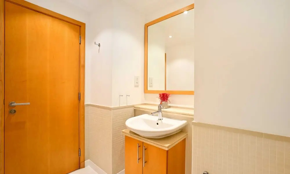 LUX  Marina Promenade 1 BR Prime Loc Apt