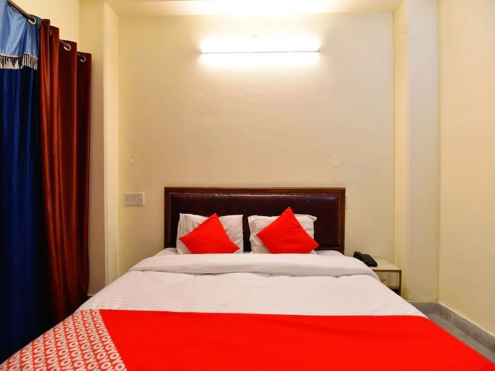 OYO 13186 Hotel Royal View